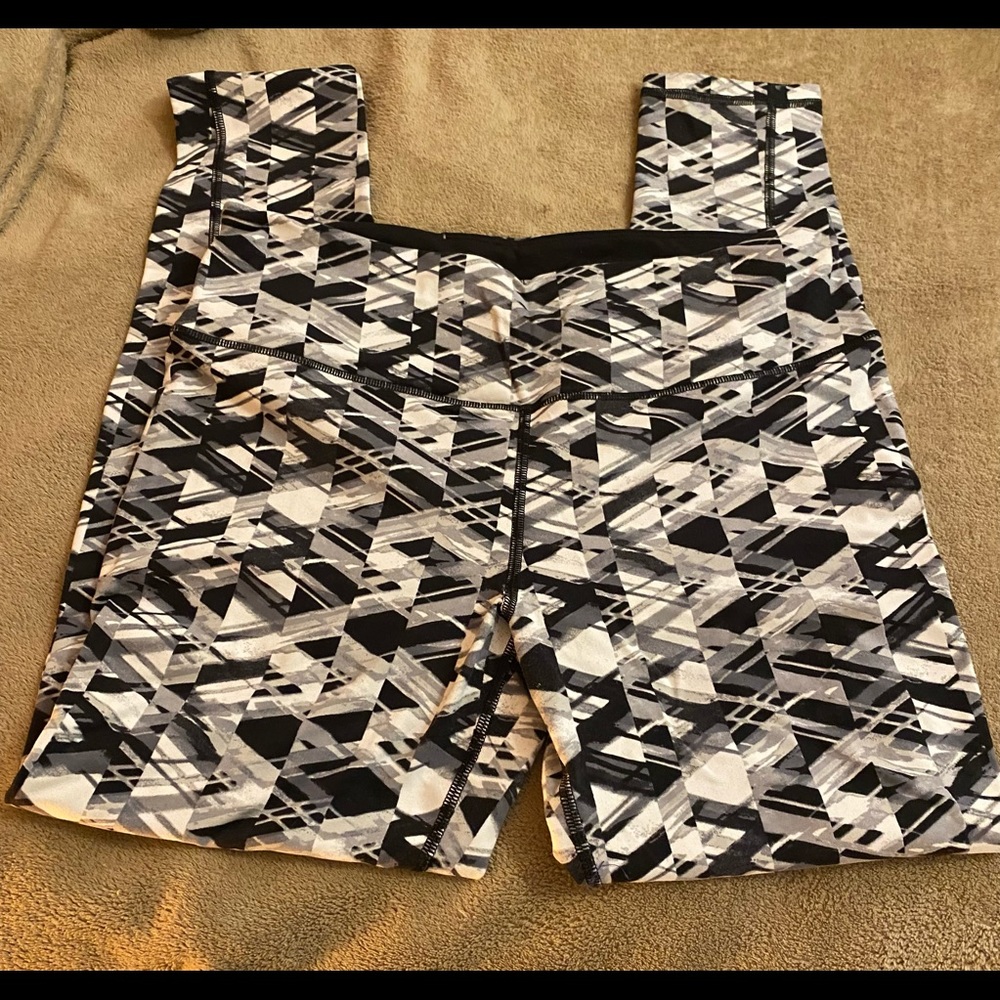 Victoria’s Secret Knockout Workout Leggings